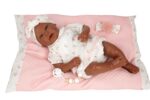 Muñeca reborn Arias 45cm Sasha Mulata C/Cojin - Imagen 2
